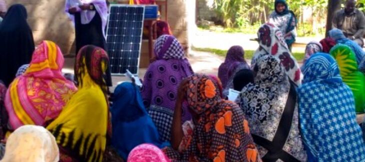 In Sansibar sind sogenannte Shehas lokale Clan- bzw. Dorfanführer. Ihre Unterstützung ist wichtig, um erneuerbare Energietechnologien insbesondere in ländlichen Regionen der Insel zu verbreiten